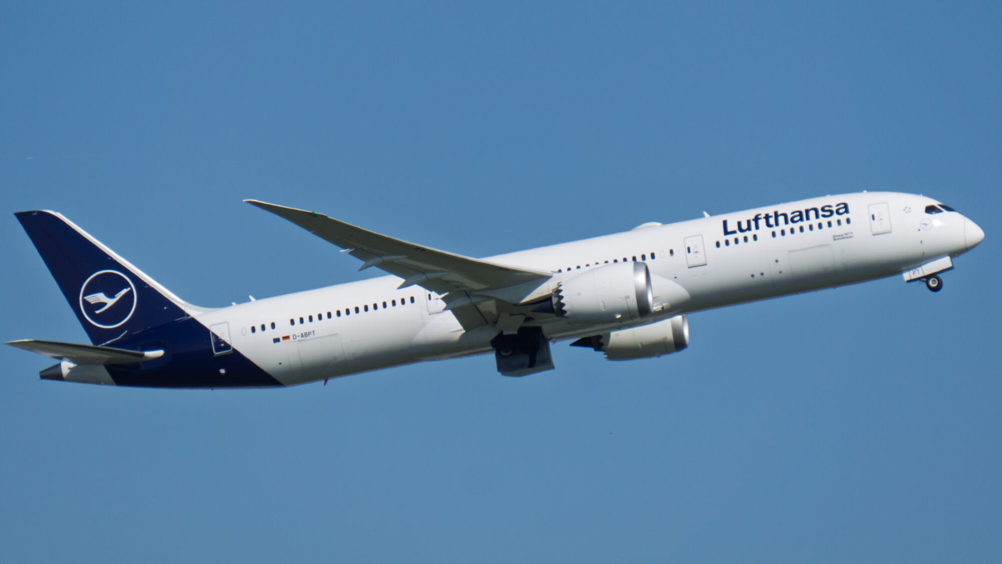 Lufthansa Group Plans Up to 50 Weekly Flights to Japan From Summer 2027, Restoring Frankfurt-Nagoya Route